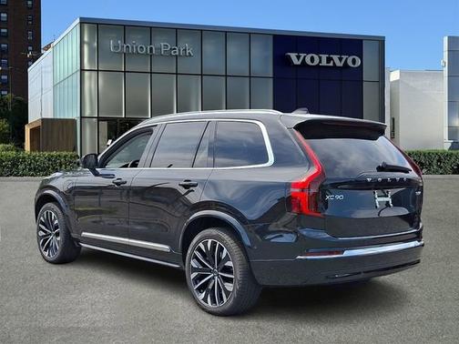 Onyx Black Metallic 2026 Volvo XC90 Plug-In Hybrid Plus