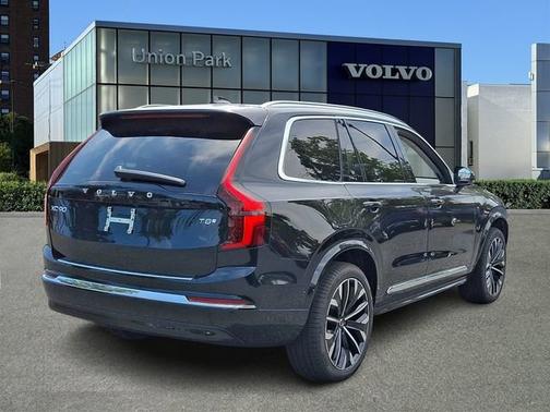 Onyx Black Metallic 2026 Volvo XC90 Plug-In Hybrid Plus