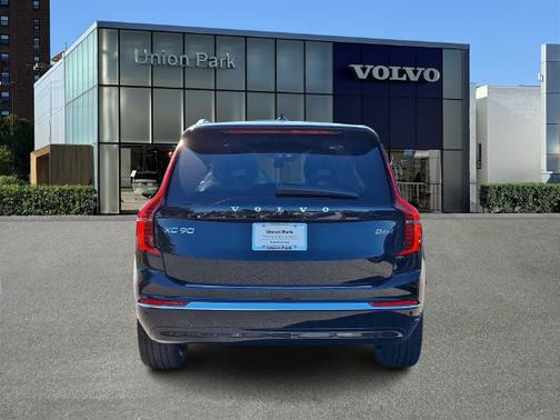 Onyx Black Metallic 2027 Volvo XC90 Plus