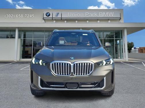 Manhattan Green Metallic 2026 BMW X5 xDrive50e