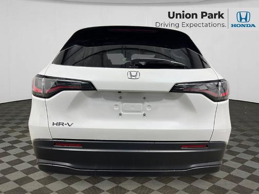 Platinum White Pearl 2027 Honda HR-V LX