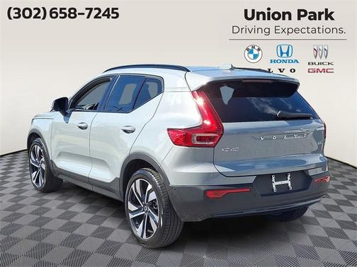 2025 Volvo XC40 Plus Dark Theme