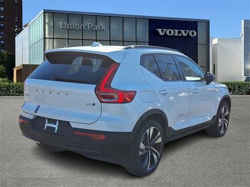 2025 Volvo XC40 Plus Dark Theme