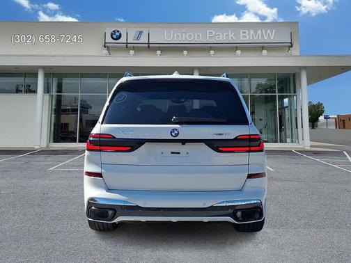 Alpine White 2026 BMW X7 xDrive40i