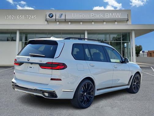 Alpine White 2026 BMW X7 xDrive40i