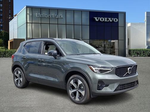 Forest Lake 2026 Volvo XC40 Plus
