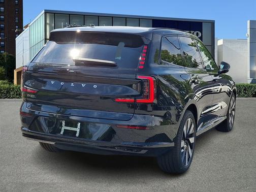 Onyx Black Metallic 2026 Volvo EX90 Ultra