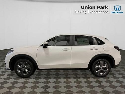 Platinum White Pearl 2026 Honda HR-V LX