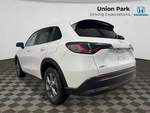 Platinum White Pearl 2026 Honda HR-V LX