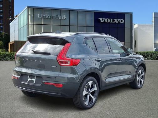 2026 Volvo XC40 Core