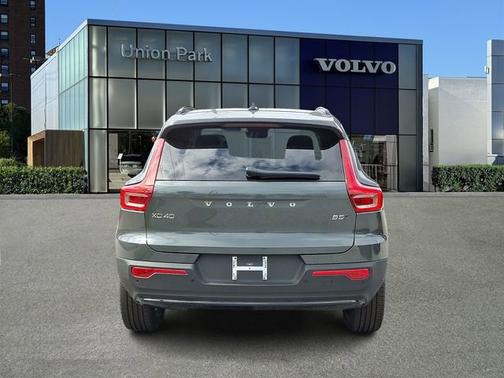 2026 Volvo XC40 Core