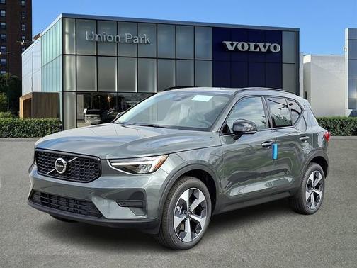 2026 Volvo XC40 Core