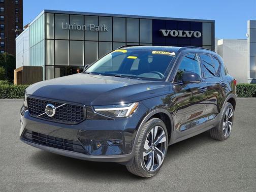 2024 Volvo XC40 Plus Dark Theme