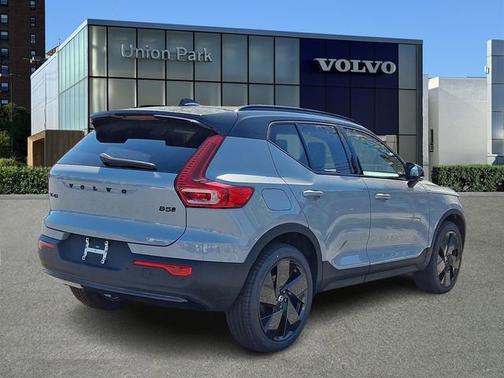 Vapour Grey Metallic 2026 Volvo XC40 Ultra Black Edition