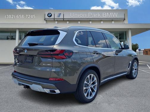 Manhattan Green Metallic 2026 BMW X5 xDrive40i