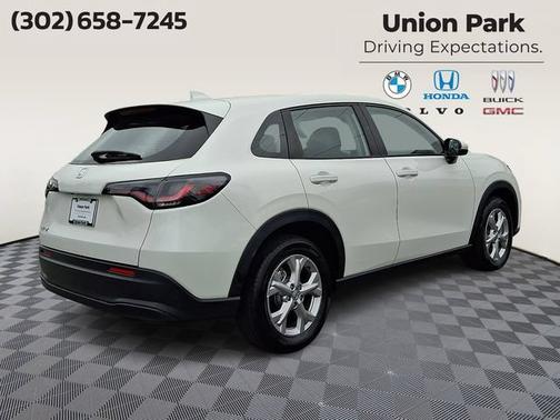 Platinum 2025 Honda HR-V LX