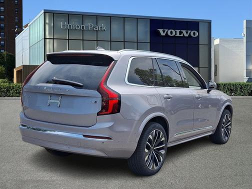 Aurora Silver 2026 Volvo XC90 Plus