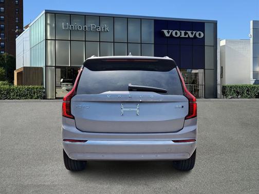 Aurora Silver 2026 Volvo XC90 Plus