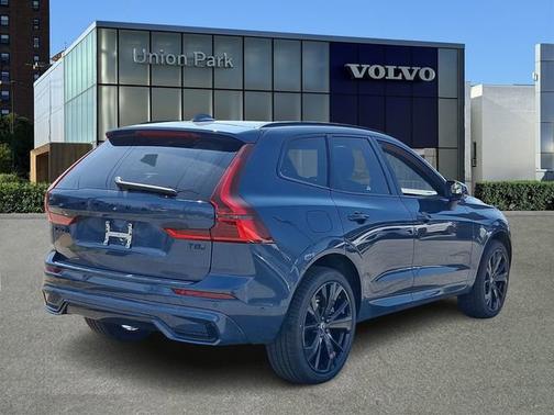 Denim Blue Metallic 2026 Volvo XC60 Plug-In Hybrid Ultra Black Edition
