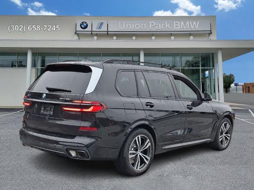 Black Sapphire Metallic 2027 BMW X7 xDrive40i