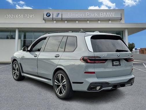 Brooklyn Grey Metallic 2027 BMW X7 xDrive40i