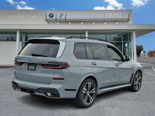 Brooklyn Grey Metallic 2027 BMW X7 xDrive40i