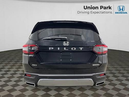 Crystal Black Pearl 2026 Honda Pilot Touring