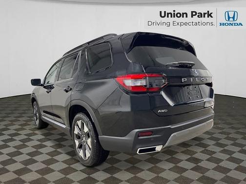 Crystal Black Pearl 2026 Honda Pilot Touring