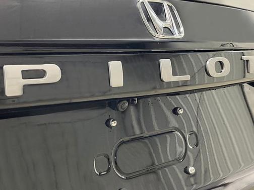 Crystal Black Pearl 2026 Honda Pilot Touring