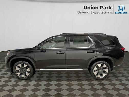 Crystal Black Pearl 2026 Honda Pilot Touring