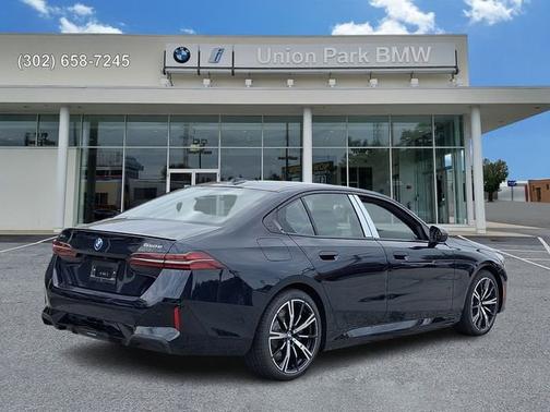 Carbon Black Metallic 2027 BMW 550e 550e xDrive