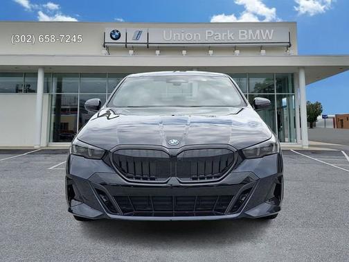 Carbon Black Metallic 2027 BMW 550e 550e xDrive