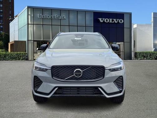 Vapour Grey Metallic 2026 Volvo XC60 Plug-In Hybrid Plus