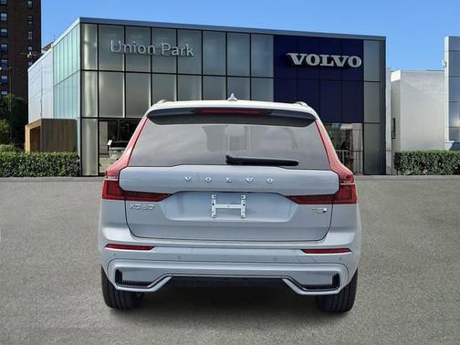 Vapour Grey Metallic 2026 Volvo XC60 Plug-In Hybrid Plus