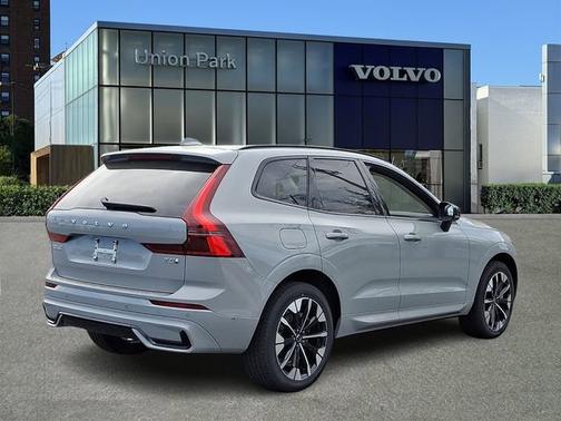 Vapour Grey Metallic 2026 Volvo XC60 Plug-In Hybrid Plus