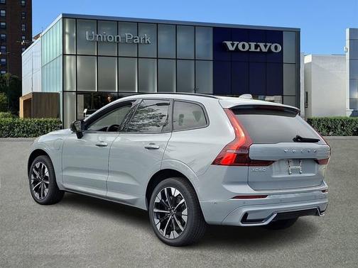 Vapour Grey Metallic 2026 Volvo XC60 Plug-In Hybrid Plus