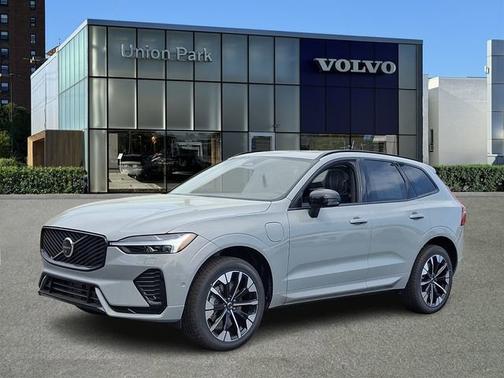 Vapour Grey Metallic 2026 Volvo XC60 Plug-In Hybrid Plus