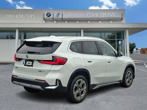 Mineral White Metallic 2023 BMW X1 xDrive28i