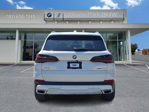 Mineral White Metallic 2026 BMW X5 xDrive50e