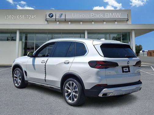 Mineral White Metallic 2026 BMW X5 xDrive50e