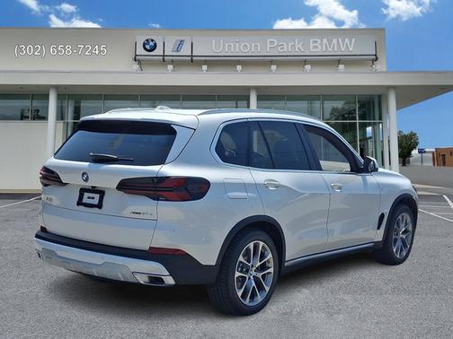 Mineral White Metallic 2026 BMW X5 xDrive50e