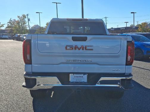Glacier White Tricoat 2026 GMC Sierra 1500 SLT