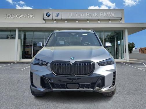 Skyscraper Grey Metallic 2026 BMW X5 xDrive50e
