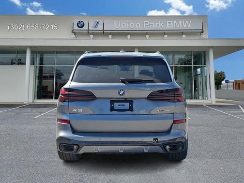 Skyscraper Grey Metallic 2026 BMW X5 xDrive50e