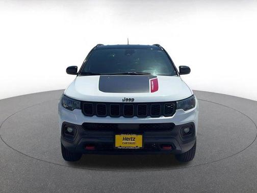Bright White Clearcoat 2025 Jeep Compass Trailhawk