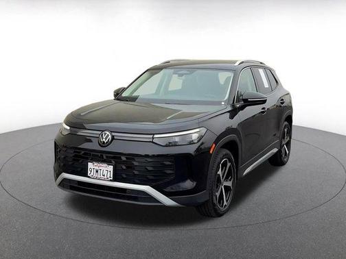 Deep Black Pearl Effect 2026 Volkswagen Tiguan 2.0T SE