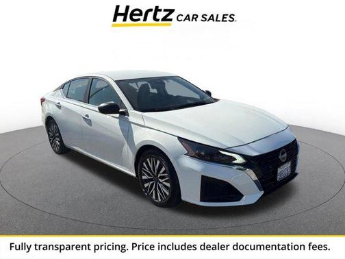 Glacier White 2025 Nissan Altima SV