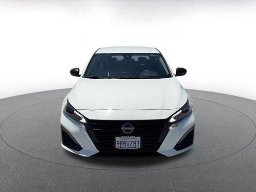 Glacier White 2025 Nissan Altima SV