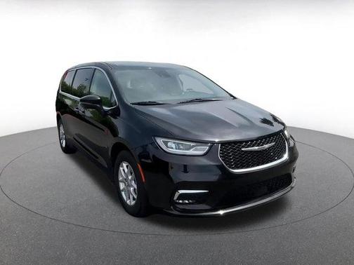 2023 Chrysler Pacifica Touring-L