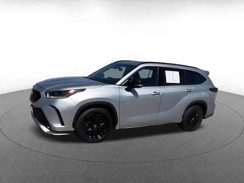 Silver 2024 Toyota Highlander XSE
